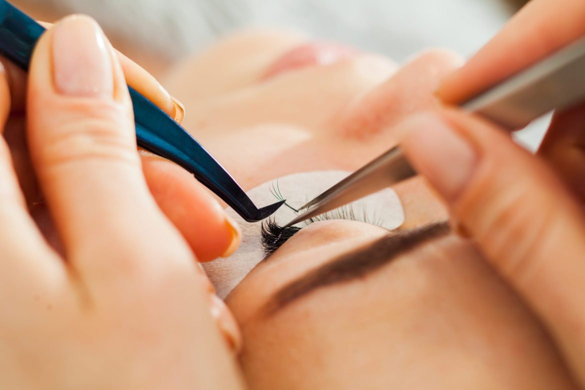 Learn How Eyelash Extension Works